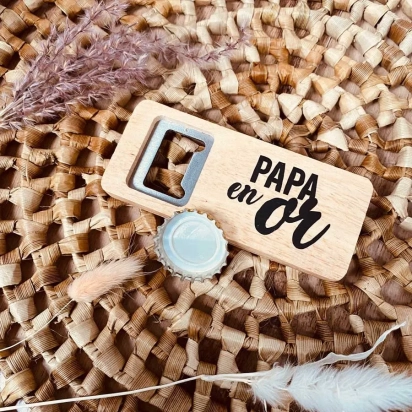 Décapsuleur en bois papa en or La vie en magenta