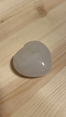 Galet coeur 40 mm Sélénite