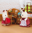 La fille Lapin Chocolat et bureau Sylvanian