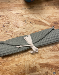 Tapis à langer nid d'abeille vert amande pour poupée 34 cm Minikane