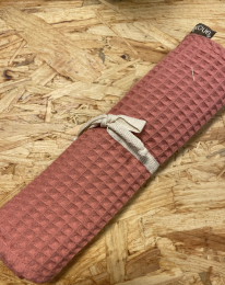 Tapis à langer nid d'abeille Marsala pour poupée 34 cm Minikane