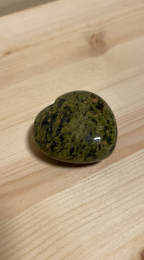 Galet coeur 40 mm Unakite